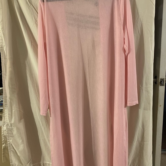 Open front sheer pink duster w/ long sleeves and slits up the sides. New in bag - Picture 6 of 7